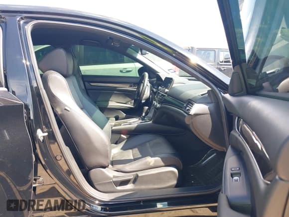 ✅ 2020 Honda Accord Sport • VIN: 1HGCV1F39LA137802 • Лот: 43329992. Опубликован ранее на IAAI с пробегом 72 891 миль. Бесплатный доступ к архиву аукционных продаж из США и подробный отчёт об истории автомобиля на DreamBid. Изображение 5.