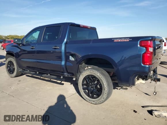 ✅ 2022 Chevrolet Silverado 1500 Custom Trail Boss • VIN: 3GCPYCEL9NG206142 • Lot: 79852624. Wystawiony na Copart z przebiegiem 35 778 mil. Bezpłatny archiwum sprzedaży aukcyjnych z USA i szczegółowy raport historii pojazdu na DreamBid. Zdjęcie 2.