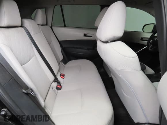 ✅ 2023 Toyota Corolla Cross LE • VIN: 7MUCAABG1PV064331 • Lot: 71099585. Wystawiony na Copart z przebiegiem 69 563 mil. Bezpłatny archiwum sprzedaży aukcyjnych z USA i szczegółowy raport historii pojazdu na DreamBid. Zdjęcie 6.