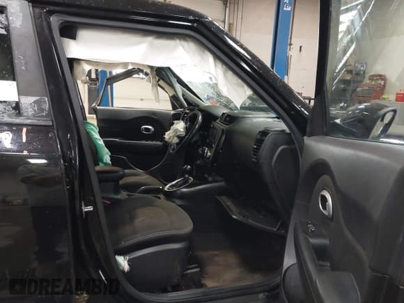 ✅ 2019 Kia Soul • VIN: KNDJN2A29K7020565 • Lot: 42988358. Wystawiony na IAAI z przebiegiem Nie podano. Bezpłatny archiwum sprzedaży aukcyjnych z USA i szczegółowy raport historii pojazdu na DreamBid. Zdjęcie 5.