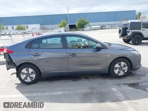 ✅ 2019 Hyundai Ioniq Blue • VIN: KMHC65LC5KU180033 • Lot: 41320893. Wystawiony na IAAI z przebiegiem 71 985 mil. Bezpłatny archiwum sprzedaży aukcyjnych z USA i szczegółowy raport historii pojazdu na DreamBid. Zdjęcie 14.