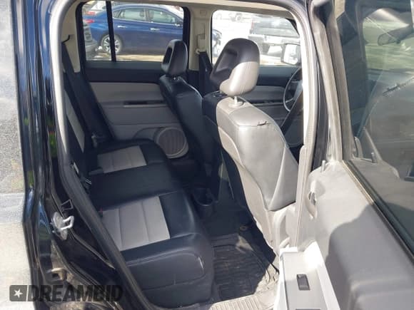 ✅ 2007 Jeep Patriot Limited • VIN: 1J8FF48W77D316919 • Лот: 41601000. Опубликован ранее на IAAI с пробегом 176 242 миль. Бесплатный доступ к архиву аукционных продаж из США и подробный отчёт об истории автомобиля на DreamBid. Изображение 8.