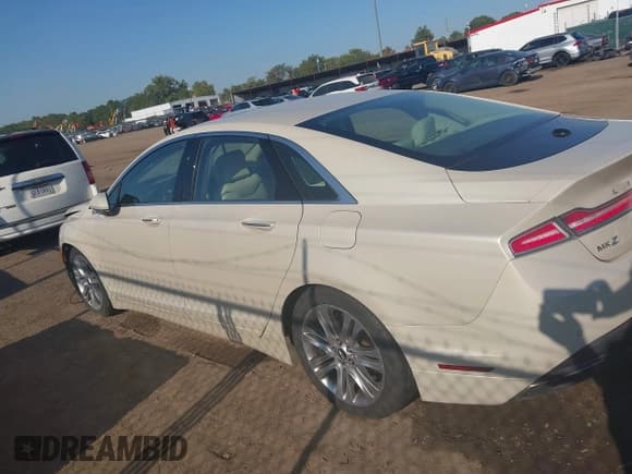 ✅ 2015 Lincoln MKZ • VIN: 3LN6L2J96FR612623 • Lot: 43190812. Wystawiony na IAAI z przebiegiem 181 428 mil. Bezpłatny archiwum sprzedaży aukcyjnych z USA i szczegółowy raport historii pojazdu na DreamBid. Zdjęcie 14.
