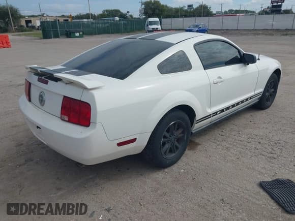 ✅ 2006 Ford Mustang Standard • VIN: 1ZVFT80N065187258 • Lot: 43345875. Listed on IAAI with 225,984 mi. Free auction sales archive from the USA and detailed vehicle history report at DreamBid. Image 4.
