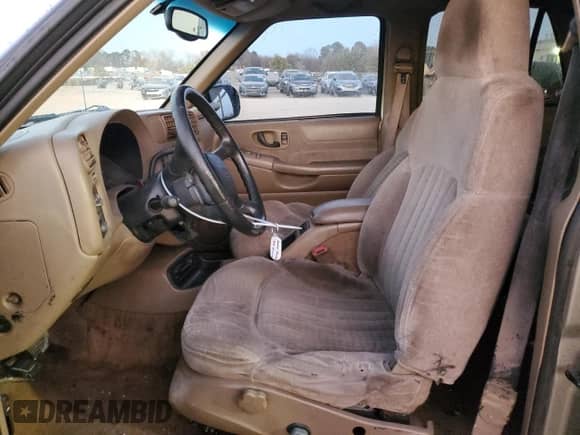 ✅ 1999 Chevrolet Blazer • VIN: 1GNCS13W8XK191881 • Lot: 47458045. Listed on Copart with 446,250 mi miles. Access the free auction sales archive from the USA and view a detailed vehicle history report at DreamBid. Image 7.