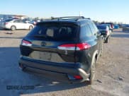 ✅ 2024 Toyota Corolla Cross Hybrid SE • VIN: 7MUFBABG6RV051636 • Lot: 43541349. Wystawiony na IAAI z przebiegiem 33 504 mil. Bezpłatny archiwum sprzedaży aukcyjnych z USA i szczegółowy raport historii pojazdu na DreamBid. Zdjęcie 17.