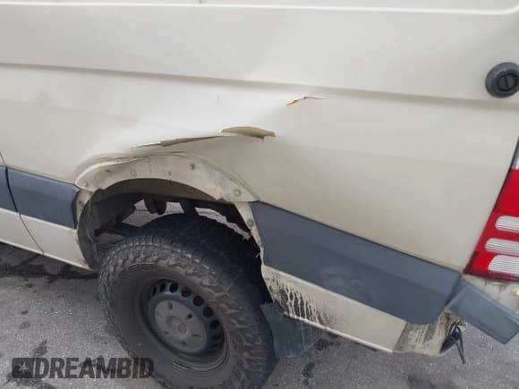 ✅ 2017 Mercedes-Benz Sprinter • VIN: WD4FE7CD0HP546454 • Lot: 41578534. Wystawiony na IAAI z przebiegiem 87 584 mil. Bezpłatny archiwum sprzedaży aukcyjnych z USA i szczegółowy raport historii pojazdu na DreamBid. Zdjęcie 6.