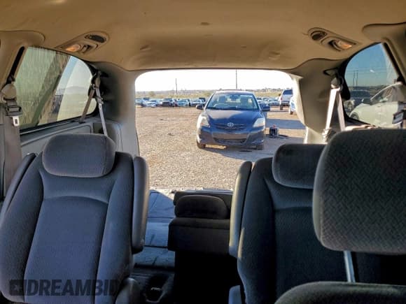 ✅ 2005 Chrysler Town & Country Touring • VIN: 2C4GP54L05R469663 • Lot: 96040405. Listed on Copart with 200,181 mi. Free auction sales archive from the USA and detailed vehicle history report at DreamBid. Image 10.