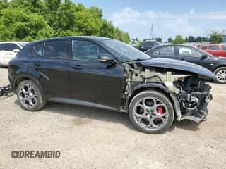✅ 2024 Alfa Romeo Tonale Veloce • VIN: ZASPATDW1R3034816 • Lot: 62913695. Wystawiony na Copart z przebiegiem 10 979 mil. Bezpłatny archiwum sprzedaży aukcyjnych z USA i szczegółowy raport historii pojazdu na DreamBid. Zdjęcie 4.