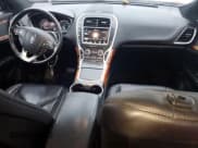 ✅ 2016 Lincoln MKX Select • VIN: 2LMTJ6KR9GBL58070 • Лот: 71679235. Опубликован ранее на Copart с пробегом 51 479 миль. Бесплатный доступ к архиву аукционных продаж из США и подробный отчёт об истории автомобиля на DreamBid. Изображение 8.