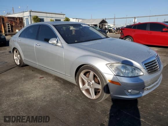 ✅ 2007 Mercedes-Benz S 550 • VIN: WDDNG71X67A102175 • Lot: 82748305. Wystawiony na Copart z przebiegiem 180 507 mil. Bezpłatny archiwum sprzedaży aukcyjnych z USA i szczegółowy raport historii pojazdu na DreamBid. Zdjęcie 4.