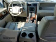 ✅ 2014 Lincoln Navigator • VIN: 5LMJJ2J55EEL03382 • Лот: 60199145. Опубликован ранее на Copart с пробегом 158 088 миль. Бесплатный доступ к архиву аукционных продаж из США и подробный отчёт об истории автомобиля на DreamBid. Изображение 8.