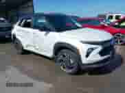 2025 Chevrolet TrailBlazer RS с VIN KL79MUSL3SB005207, выставлен на аукционе IAAI как лот 42678474 с пробегом 3 059 миль миль и . История ставок и продаж доступна на DreamBid. Изображение 1.