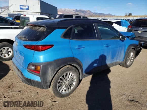 ✅ 2018 Hyundai Kona SEL • VIN: KM8K22AA0JU127312 • Лот: 37517094. Опубликован ранее на Copart с пробегом 111 882 миль. Бесплатный доступ к архиву аукционных продаж из США и подробный отчёт об истории автомобиля на DreamBid. Изображение 3.