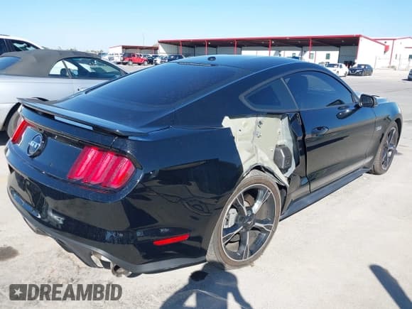✅ 2017 Ford Mustang GT Premium • VIN: 1FA6P8CF7H5217439 • Lot: 43650567. Wystawiony na IAAI z przebiegiem 50 071 mil. Bezpłatny archiwum sprzedaży aukcyjnych z USA i szczegółowy raport historii pojazdu na DreamBid. Zdjęcie 4.