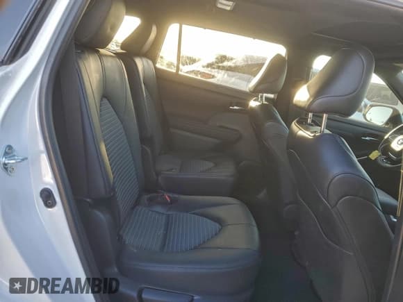 ✅ 2024 Toyota Highlander LE • VIN: 5TDKDRAHXRS539869 • Лот: 92416425. Опубликован ранее на Copart с пробегом 13 707 миль. Бесплатный доступ к архиву аукционных продаж из США и подробный отчёт об истории автомобиля на DreamBid. Изображение 11.