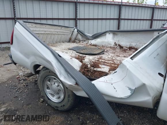 ✅ 1999 Ford F-250 XL • VIN: 1FTNF20L7XEA00374 • Lot: 42210425. Listed on IAAI with 73,885 mi. Free auction sales archive from the USA and detailed vehicle history report at DreamBid. Image 18.