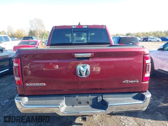 ✅ 2019 Ram 1500 Laramie • VIN: 1C6RRFJG9KN767676 • Lot: 43558032. Wystawiony na IAAI z przebiegiem 117 128 mil. Bezpłatny archiwum sprzedaży aukcyjnych z USA i szczegółowy raport historii pojazdu na DreamBid. Zdjęcie 16.