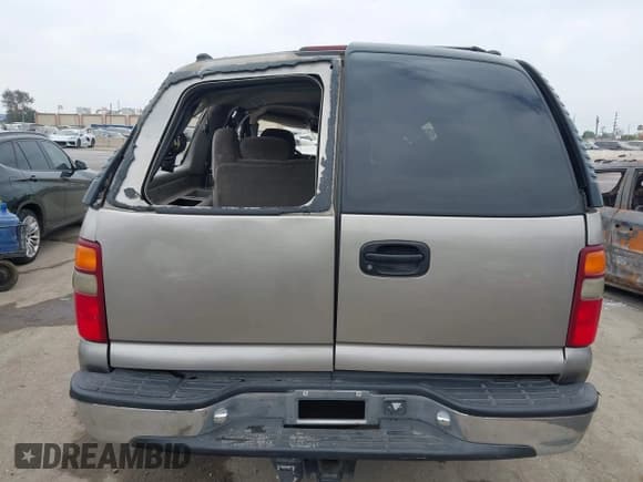 ✅ 2001 Chevrolet Suburban LS • VIN: 3GNEC16T81G147773 • Лот: 42554006. Опубликован ранее на IAAI с пробегом 235 299 миль. Бесплатный доступ к архиву аукционных продаж из США и подробный отчёт об истории автомобиля на DreamBid. Изображение 17.