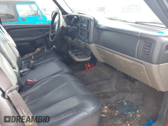 ✅ 2000 Chevrolet Suburban LT • VIN: 3GNFK16T1YG137040 • Lot: 43632534. Listed on IAAI with 204,945 mi. Free auction sales archive from the USA and detailed vehicle history report at DreamBid. Image 5.