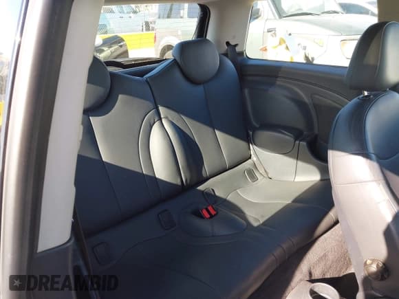 ✅ 2003 MINI Hardtop S • VIN: WMWRE33423TD68269 • Lot: 42608755. Listed on IAAI with 82,708 mi. Free auction sales archive from the USA and detailed vehicle history report at DreamBid. Image 8.