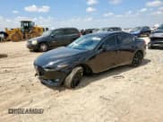 ✅ 2025 Mazda 3 Premium Plus • VIN: 3MZBPBEY6SM458105 • Лот: 72020085. Опубликован ранее на Copart с пробегом 3 089 миль. Бесплатный доступ к архиву аукционных продаж из США и подробный отчёт об истории автомобиля на DreamBid. Изображение 1.