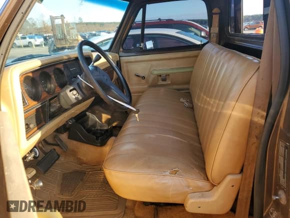 ✅ 1988 Dodge D/W 100 • VIN: 1B7FD04XXJS678038 • Lot: 84737964. Listed on Copart with 19,276 mi. Free auction sales archive from the USA and detailed vehicle history report at DreamBid. Image 7.