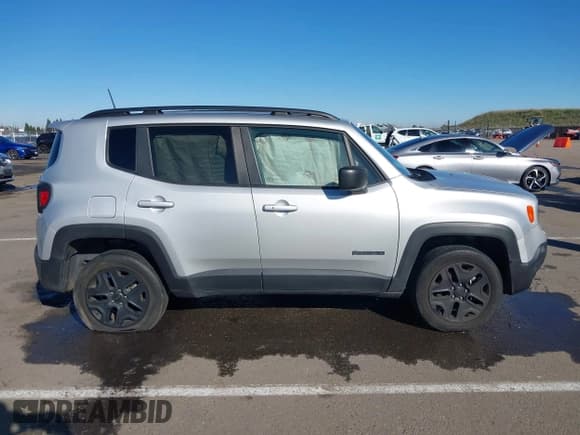 ✅ 2018 Jeep Renegade Sport • VIN: ZACCJBAB9JPH83336 • Lot: 41555991. Wystawiony na IAAI z przebiegiem 37 288 mil. Bezpłatny archiwum sprzedaży aukcyjnych z USA i szczegółowy raport historii pojazdu na DreamBid. Zdjęcie 13.