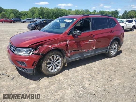 ✅ 2018 Volkswagen Tiguan S • VIN: 3VV1B7AX5JM044272 • Lot: 52501275. Wystawiony na Copart z przebiegiem 79 977 mil. Bezpłatny archiwum sprzedaży aukcyjnych z USA i szczegółowy raport historii pojazdu na DreamBid. Zdjęcie 1.