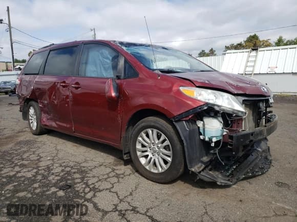 ✅ 2013 Toyota Sienna XLE AAS • VIN: 5TDYK3DC0DS362335 • Lot: 71625885. Wystawiony na Copart z przebiegiem Nie podano. Bezpłatny archiwum sprzedaży aukcyjnych z USA i szczegółowy raport historii pojazdu na DreamBid. Zdjęcie 4.