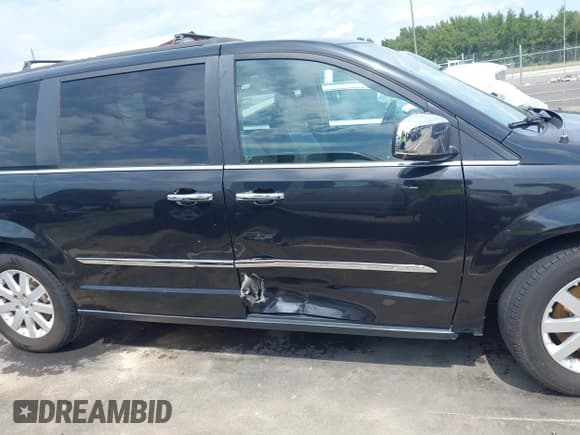 ✅ 2012 Chrysler Town & Country Touring L • VIN: 2C4RC1CG5CR287603 • Лот: 43089125. Опубликован ранее на IAAI с пробегом 169 966 миль. Бесплатный доступ к архиву аукционных продаж из США и подробный отчёт об истории автомобиля на DreamBid. Изображение 13.