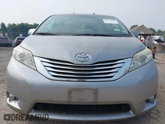 ✅ 2011 Toyota Sienna XLE • VIN: 5TDDK3DC3BS022382 • Lot: 42911398. Listed on IAAI with 126,734 mi. Free auction sales archive from the USA and detailed vehicle history report at DreamBid. Image 12.