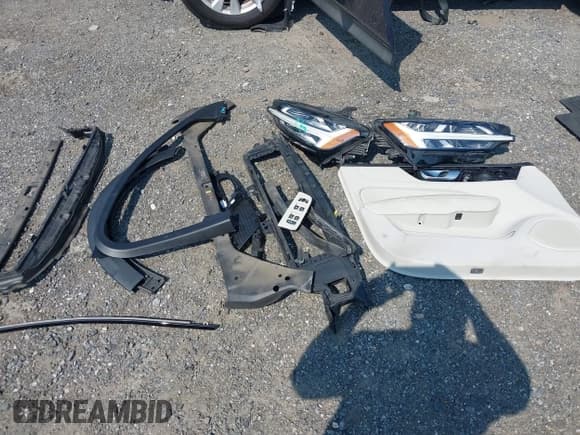 ✅ 2021 Volvo V60 • VIN: YV4102WK5M1068820 • Lot: 42887561. Wystawiony na IAAI z przebiegiem 110 035 mil. Bezpłatny archiwum sprzedaży aukcyjnych z USA i szczegółowy raport historii pojazdu na DreamBid. Zdjęcie 12.