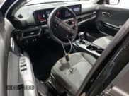 ✅ 2025 Kia K4 LXS • VIN: 3KPFT4DE0SE134001 • Lot: 85283575. Wystawiony na Copart z przebiegiem 2 550 mil. Bezpłatny archiwum sprzedaży aukcyjnych z USA i szczegółowy raport historii pojazdu na DreamBid. Zdjęcie 8.