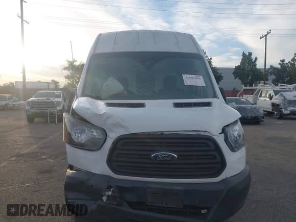 ✅ 2017 Ford Transit • VIN: 1FTBW2XMXHKA01314 • Lot: 43587095. Wystawiony na IAAI z przebiegiem 120 193 mil. Bezpłatny archiwum sprzedaży aukcyjnych z USA i szczegółowy raport historii pojazdu na DreamBid. Zdjęcie 12.