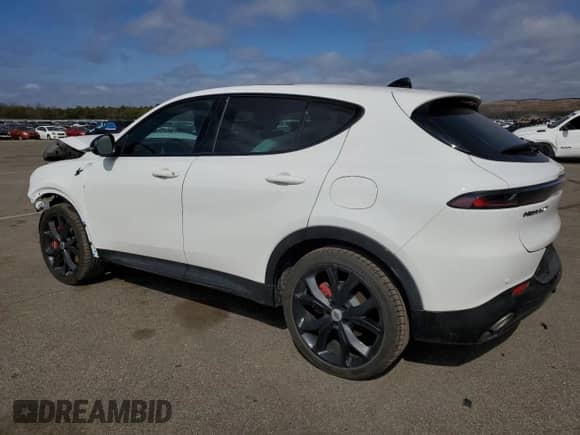 2024 Dodge Hornet R/T Plus z VIN ZACPDFDW8R3A28180, wystawiony jako Copart lot #47788165 z przebiegiem 1 207 mil mil oraz Szkoda całkowita • Salvage title. Historia ofert i sprzedaży dostępna na DreamBid. Obrazek 2.