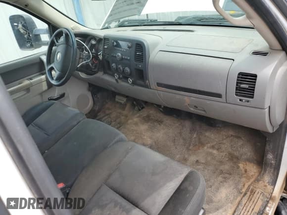 ✅ 2011 Chevrolet Silverado 2500HD Work Truck • VIN: 1GC0CVCG6BF252302 • Lot: 59610875. Wystawiony na Copart z przebiegiem 176 769 mil. Bezpłatny archiwum sprzedaży aukcyjnych z USA i szczegółowy raport historii pojazdu na DreamBid. Zdjęcie 8.