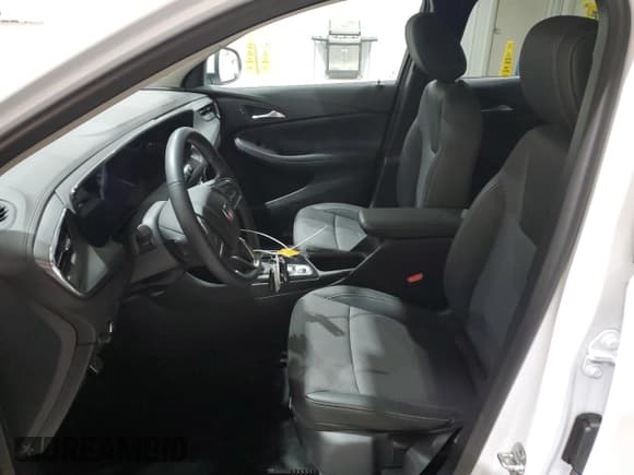 ✅ 2025 Buick Encore GX Preferred • VIN: KL4AMCSL5SB049293 • Lot: 90233075. Wystawiony na Copart z przebiegiem 2 591 mil. Bezpłatny archiwum sprzedaży aukcyjnych z USA i szczegółowy raport historii pojazdu na DreamBid. Zdjęcie 7.