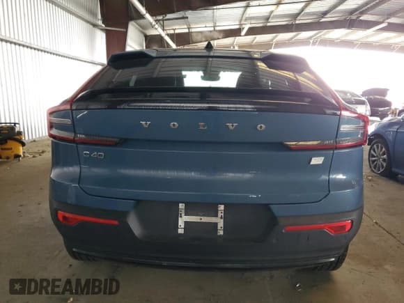 ✅ 2023 Volvo C40 Plus • VIN: YV4ED3GL3P2051645 • Lot: 82366025. Wystawiony na Copart z przebiegiem 50 954 mil. Bezpłatny archiwum sprzedaży aukcyjnych z USA i szczegółowy raport historii pojazdu na DreamBid. Zdjęcie 6.