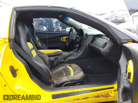 2004 Chevrolet Corvette z VIN 1G1YY22G645116595, wystawiony jako IAAI lot #43355995 z przebiegiem 72 452 mil mil oraz . Historia ofert i sprzedaży dostępna na DreamBid. Obrazek 5.