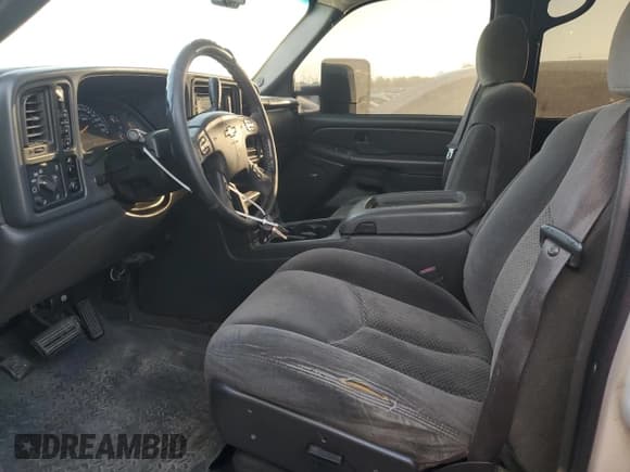 ✅ 2005 Chevrolet Silverado 2500HD LS • VIN: 1GCHK23275F936725 • Lot: 80801935. Listed on Copart with 253,563 mi. Free auction sales archive from the USA and detailed vehicle history report at DreamBid. Image 7.