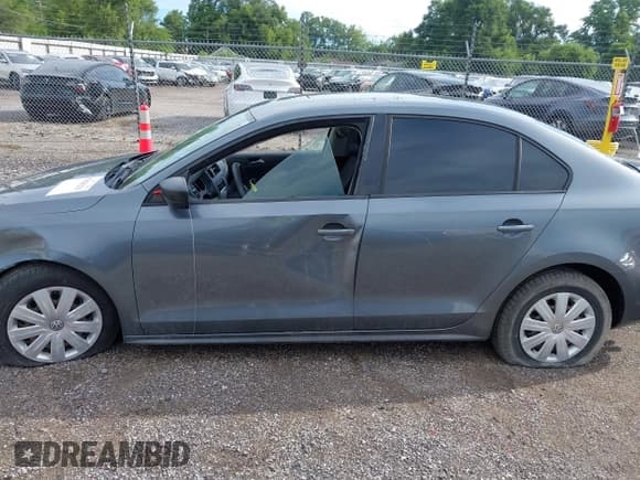 ✅ 2015 Volkswagen Jetta S • VIN: 3VW2K7AJXFM310548 • Лот: 42828225. Опубликован ранее на IAAI с пробегом 94 144 миль. Бесплатный доступ к архиву аукционных продаж из США и подробный отчёт об истории автомобиля на DreamBid. Изображение 14.