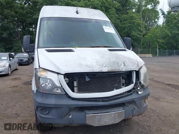 ✅ 2015 Mercedes-Benz Sprinter Cargo • VIN: WD3PE8CC2F5954260 • Lot: 42763124. Listed on IAAI with 268,853 mi. Free auction sales archive from the USA and detailed vehicle history report at DreamBid. Image 12.