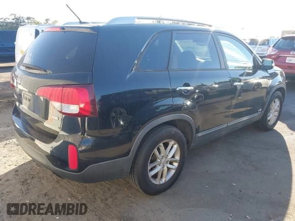 ✅ 2014 Kia Sorento LX • VIN: 5XYKTCA64EG475995 • Lot: 43409637. Listed on IAAI with 145,011 mi. Free auction sales archive from the USA and detailed vehicle history report at DreamBid. Image 4.