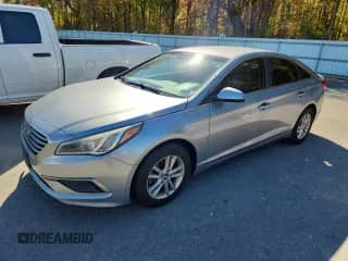 2016 Hyundai Sonata SE с VIN 5NPE24AF2GH386847, выставлен на аукционе Copart как лот 82596985 с пробегом 170 845 миль миль и Чистый • Clean title. История ставок и продаж доступна на DreamBid. Изображение 1.