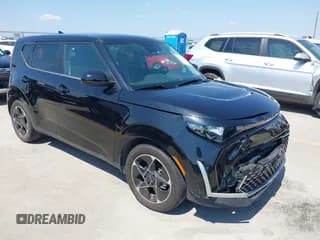 ✅ 2023 Kia Soul EX • VIN: KNDJ33AU3P7872320 • Lot: 43238540. Wystawiony na IAAI z przebiegiem 5 986 mil. Bezpłatny archiwum sprzedaży aukcyjnych z USA i szczegółowy raport historii pojazdu na DreamBid. Zdjęcie 1.