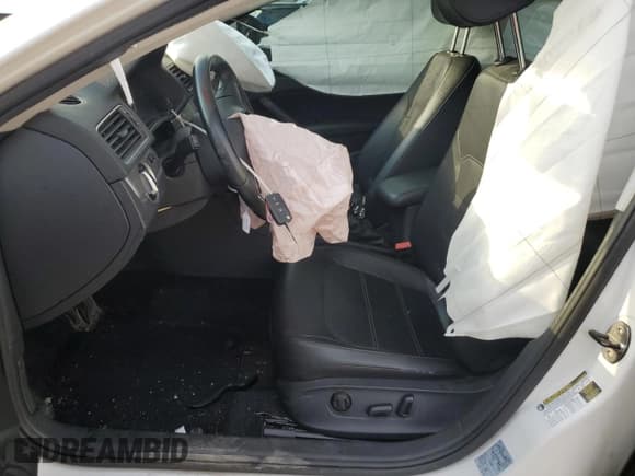 ✅ 2014 Volkswagen Passat S • VIN: 1VWAT7A36EC026702 • Lot: 80387615. Listed on Copart with 133,413 mi. Free auction sales archive from the USA and detailed vehicle history report at DreamBid. Image 7.