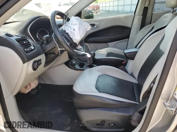 ✅ 2020 Jeep Compass Limited • VIN: 3C4NJDCBXLT155752 • Lot: 55040775. Wystawiony na Copart z przebiegiem 135 605 mil. Bezpłatny archiwum sprzedaży aukcyjnych z USA i szczegółowy raport historii pojazdu na DreamBid. Zdjęcie 7.