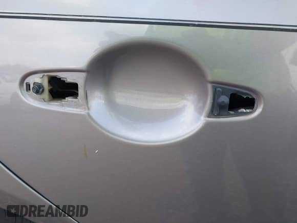 2006 Hyundai Azera SE с VIN KMHFC46F76A043396, выставлен на аукционе IAAI как лот 42398355 с пробегом 232 418 миль миль и . История ставок и продаж доступна на DreamBid. Изображение 13.