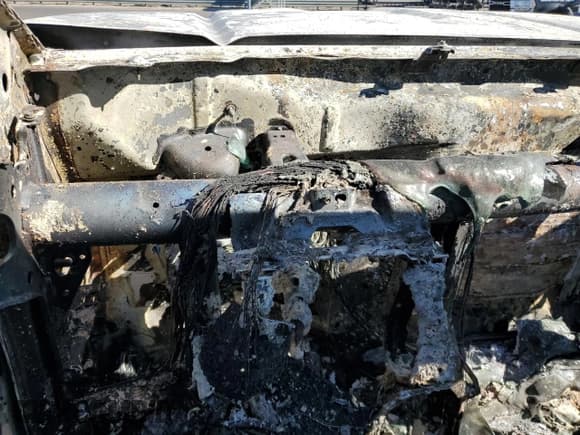 ✅ 2023 GMC Sierra 2500HD SLT • VIN: 1GT49NEY0PF108693 • Lot: 42216545. Wystawiony na Copart z przebiegiem Nie podano. Bezpłatny archiwum sprzedaży aukcyjnych z USA i szczegółowy raport historii pojazdu na DreamBid. Zdjęcie 9.